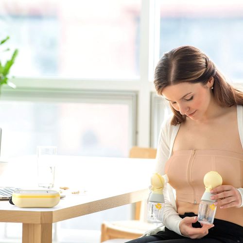 메델라 Medela Easy Expression Hands Free Pumping Bra, Nude, Medium, Comfortable and Adaptable with No-Slip Support for Easy Multitasking