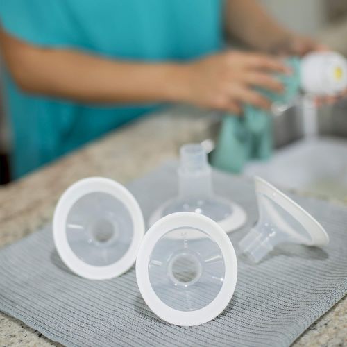 메델라 Medela PersonalFit Flex Breast Shields, 2 Pack of Medium 24mm Breast Pump Flanges, Made Without BPA, Shaped Around You for Comfortable and Efficient Pumping