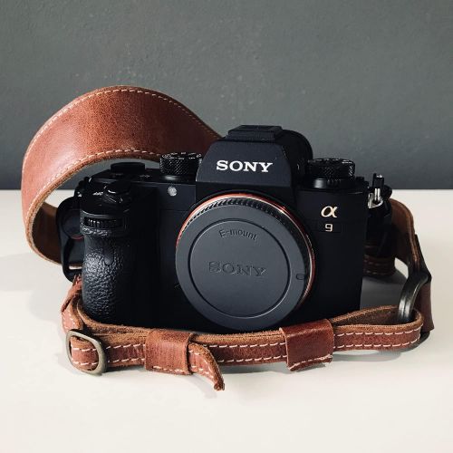  MegaGear SLR, DSLR Sierra Series Genuine Leather Camera Shoulder or Neck Strap