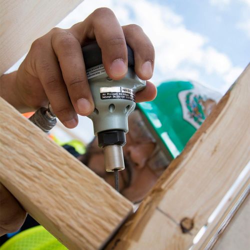  Metabo HPT Palm Nailer, Pneumatic, Accepts Nails From 2-1/2 to 3-1/2, 360° Swivel Fitting, Over-Molded Rubber Grip, Ideal For Joist Hangers & Metal Connectors (NH90AB)