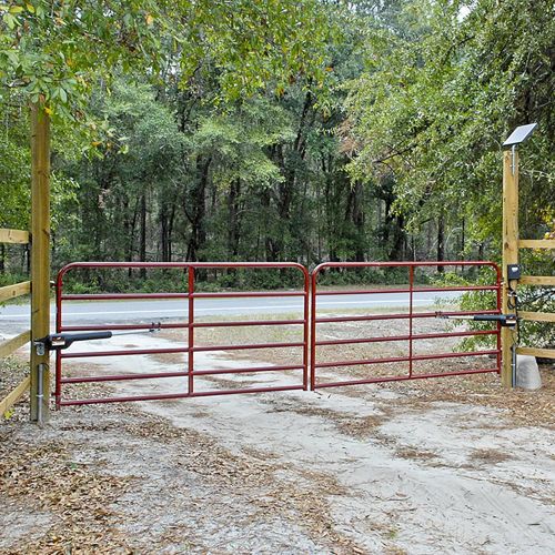  Mighty Mule MM262 Automatic Gate Opener for Light Duty Dual Swing Gates Up to 12 Long or 300 lb
