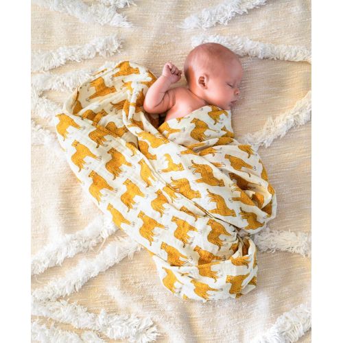  MilkBarn Milkbarn Organic Cotton Swaddle Blanket - Yellow Giraffe