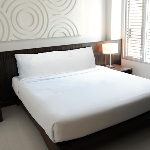  [아마존 핫딜] [아마존핫딜]Milliard Ultra-Luxury Bamboo Shredded Memory Foam Full Size Body Pillow with Kool-Flow Breathable Cooling Hypoallergenic Pillow Outer Fabric - Fits 20 x 54 inch Long Body Pillow Ca