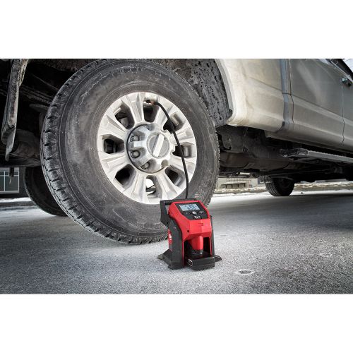  Milwaukee M12 Compact Cordless Inflator Kit