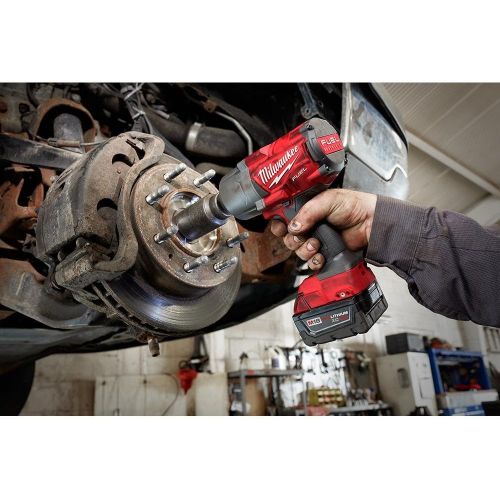  [아마존베스트]Milwaukee M18 FUEL 18-Volt Lithium-Ion Brushless Cordless 1/2 in. Impact Wrench with Friction Ring Kit with One 5.0Ah Batteries