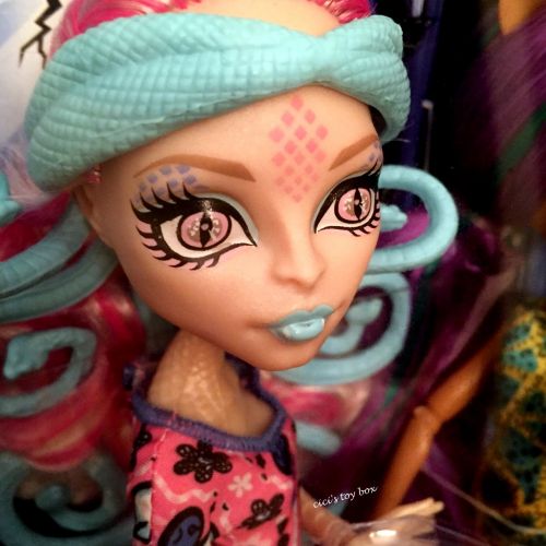 몬스터하이 Monster High Scare and Make-Up Two Pack Featuring Viperine Gorgon and Clawdeen Wolf Dolls