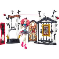 Monster High Freak du Chic Circus Scaregrounds and Rochelle Goyle Doll Playset