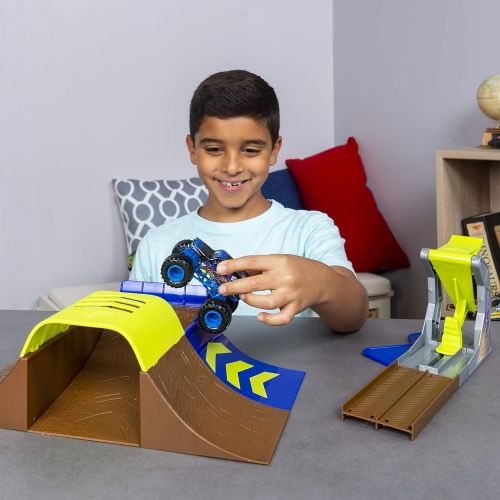  [아마존베스트]Monster Jam Official Champ Ramp Freestyle Playset Featuring Exclusive Son-uva Digger Monster Truck