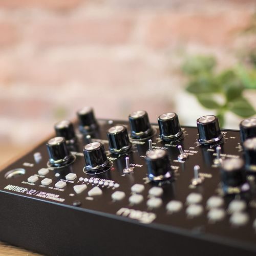  [아마존베스트]Moog Music Inc. Moog Mother-32 Semi Modular Analog Synthesizer