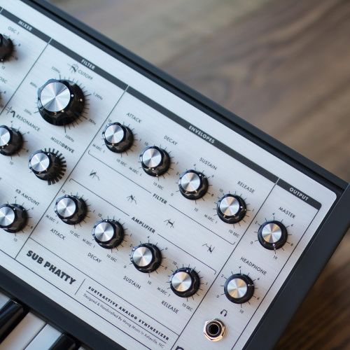  Moog Music Inc. Moog Sub Phatty 25-Key Analog Synthesizer