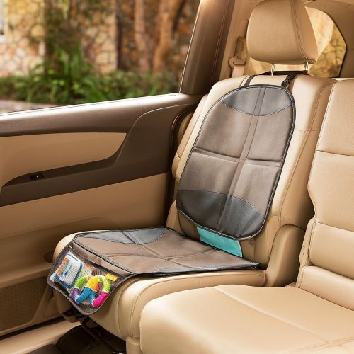 먼치킨 Munchkin Brica On The Go Baby Car Travel Accessory Set, 5 Piece Set (Seat Guardian, Sun Shade, Kick Mat, Car Mirror and Safety Sign)