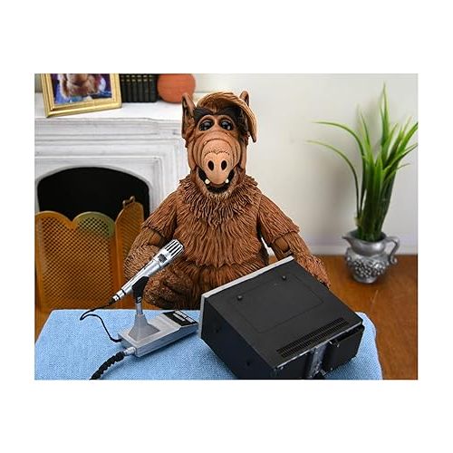 네카 NECA Alf Ultimate 7-Inch Scale Action Figure with Interchangeable Hands, Photo Frame, Canned Beverage, Annoyed Cat on a Bun, Bowl of Popcorn, Loud Hawaiian Shirt, Sunglasses, and Radio