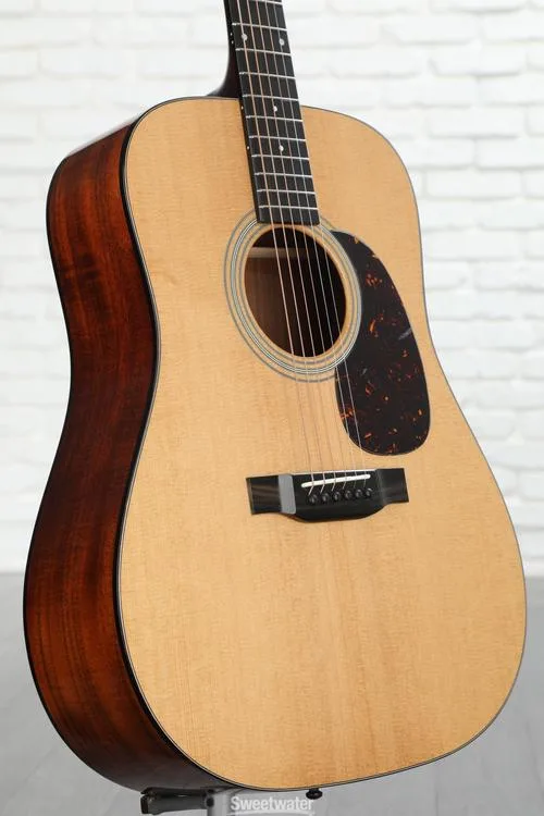 NEW
? Eastman Guitars E6D Thermo-cured Dreadnought Acoustic Guitar - Natural