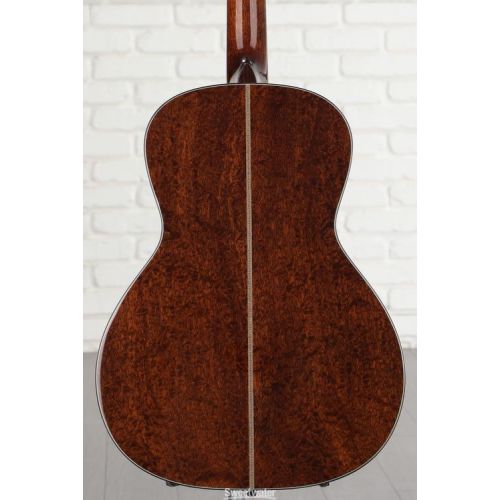  NEW
? Eastman Guitars L-OOSS-QS Acoustic Guitar - Natural