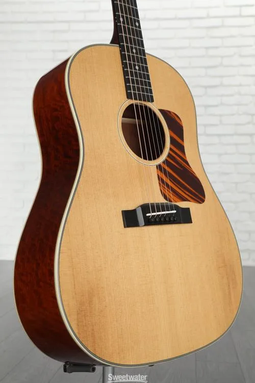 NEW
? Eastman Guitars E6SS-TC Slope Shoulder Dreadnought Acoustic Guitar - Natural