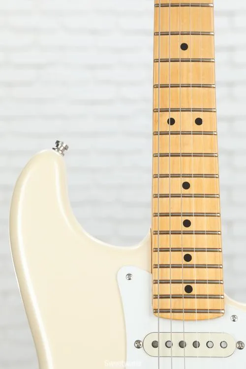  NEW
? Fender Lincoln Brewster Stratocaster Electric Guitar - Olympic Pearl with Maple Fingerboard