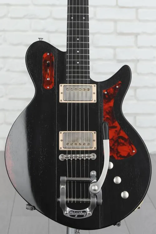 NEW
? Eastman Guitars Juliet/v-B Electric Guitar - Antique Black Varnish