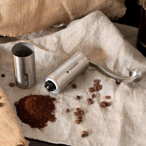  Navaris Manuelle Kaffeemuehle aus Edelstahl - mit Keramikmahlwerk stufenlose Mahlgradeinstellung - 16 x 4,8cm - Hand Kaffee Espresso Muehle manuell