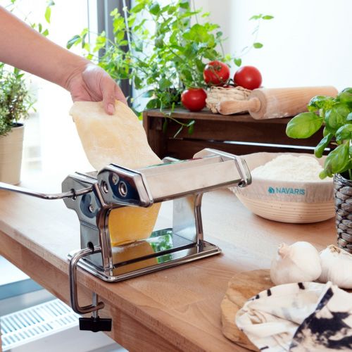  Navaris Nudelmaschine Pasta Maschine manuell - Pastamaker fuer Spaghetti Lasagne Nudeln - Nudel Maschine aus verchromtem Stahl - 9 Teig Stufen