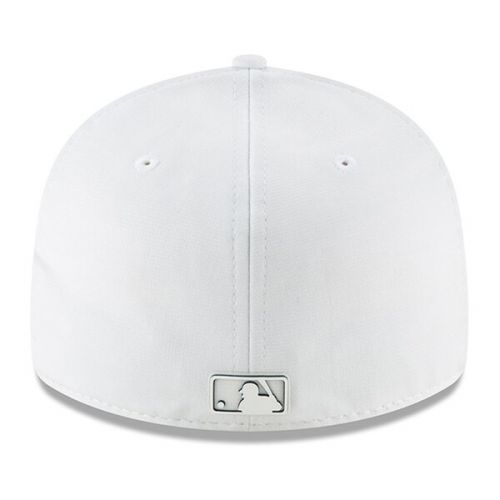  Men's Cleveland Indians New Era White 2018 Clubhouse Collection Low Profile 59FIFTY Fitted Hat