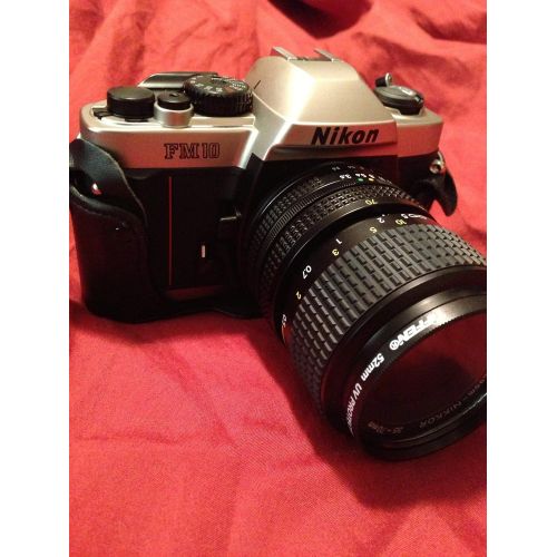  Nikon FM-10 35mm SLR Camera Kit with 35-70mm F3.5-4.8 Zoom Lens & Camera Case