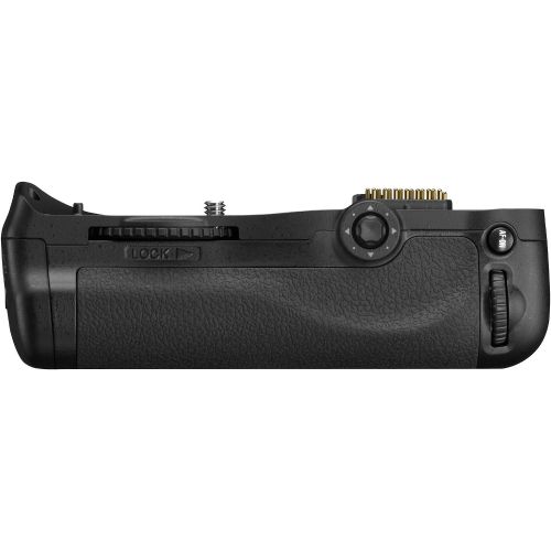  Nikon MB-D10 Multi Power Battery Pack for Nikon D300 & D700 Digital SLR Cameras - Retail Packaging