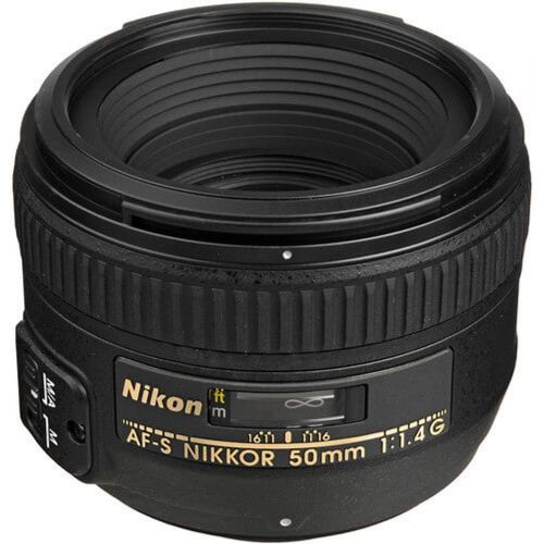  Nikon AF-S DX NIKKOR 18-300mm f/3.5-5.6G ED Vibration Reduction Zoom Lens with Auto Focus for Nikon DSLR Cameras