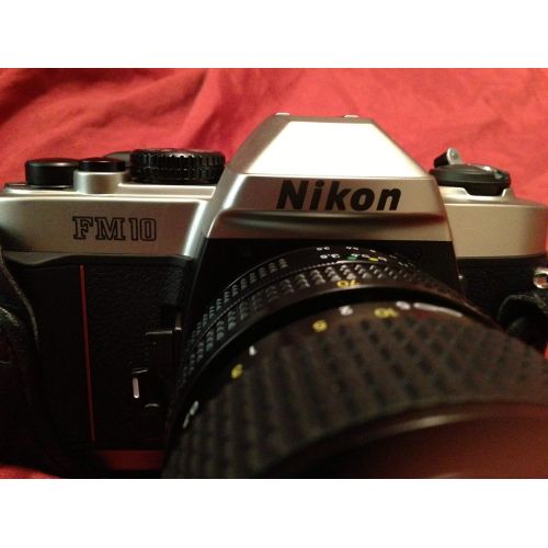  [아마존베스트]Nikon FM-10 35mm SLR Camera Kit with 35-70mm F3.5-4.8 Zoom Lens & Camera Case