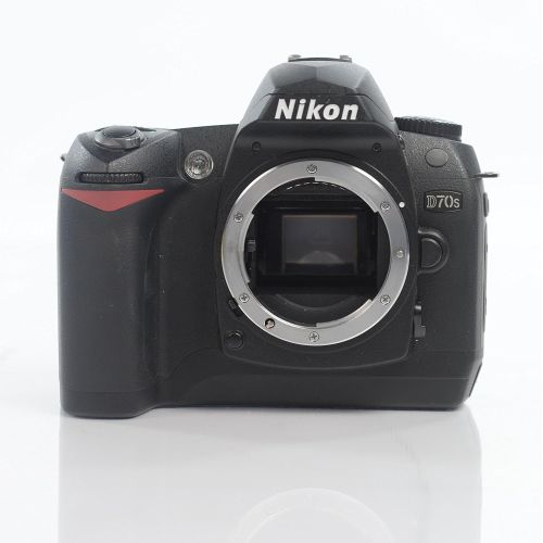  Nikon D70S 6.1MP Digital SLR Camera Kit with 18-70mm Nikkor Lens