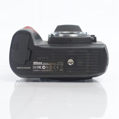  Nikon D70S 6.1MP Digital SLR Camera (Body Only)