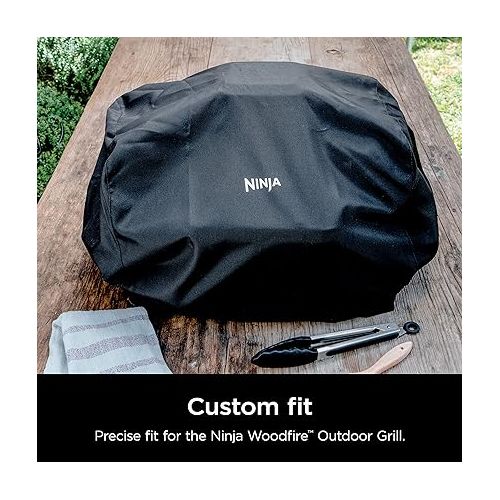 닌자 Ninja XSKCOVER Premium Outdoor Cover, Compatible Woodfire Grills (OG700 Series), Water-Resistant, Anti-Fade Fabric, Lightweight, Black, 19'' x 24'' x 13'