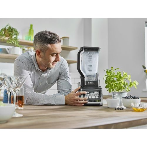 닌자 Ninja BL642EU Standmixer Smoothie Maker (mit Total Crushing und Prazisionsklingen, 1.500 Watt 3 Geschwindigkeiten, Nutrition Mixer mit 3 Bechern to go und Mixbecher 2,1 l, Hochleis