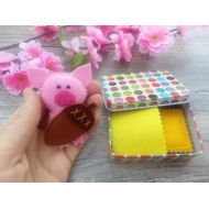 FeltKids Miniature pig, Soft Pig in a Tin House, Felt Pig, Pig in a Tin Box, Miniature house, Pocket Toy, Dollhouse, Pig toy, Pig gifts, Travel toys