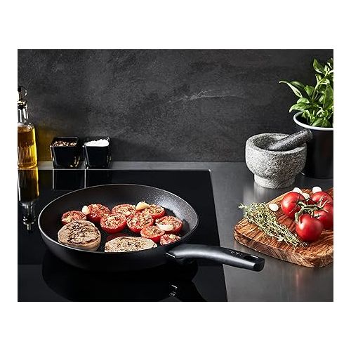  Tefal G28890 Hard Titanium On Pan Set 24 + 28 cm Aluminium Safe Non-Stick Coating Thermal Signal Temperature Indicator Suitable for All Hobs Suitable for Induction Cookers Black Pack of 2