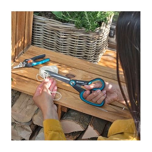  Gardena MultiCut: Comfortable all-purpose scissors for household and garden, high-quality blades made of stainless steel, handles made of recycled plastic, suitable for left- and right-handed users