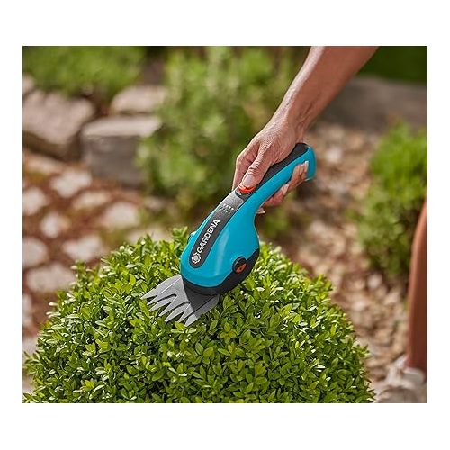  Gardena ClassicCut Li Cordless Grass and Shrub Shears Set, Lawn Edging Shears and Shrub Cutter, Comfort Handle with LED Charge Level Indicator, Blade Change without Tools (9885-20)