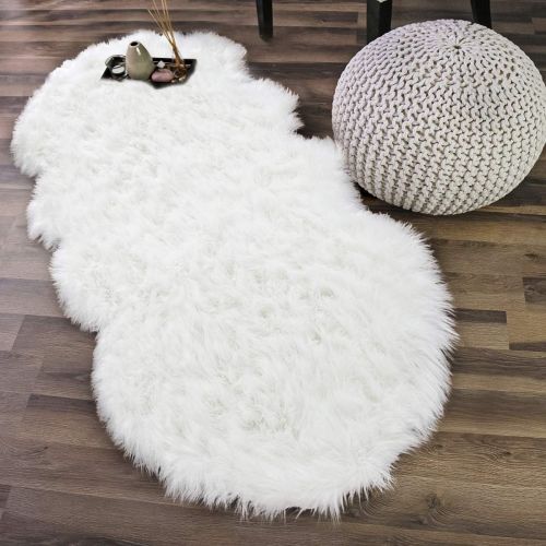  [아마존핫딜][아마존 핫딜] Noahas Faux Sheepskin Area Rugs Silky Long Wool Carpet for Living Room Bedroom, Children Play Dormitory Home Decor Rug, 2.6ft x 5.2ft, White