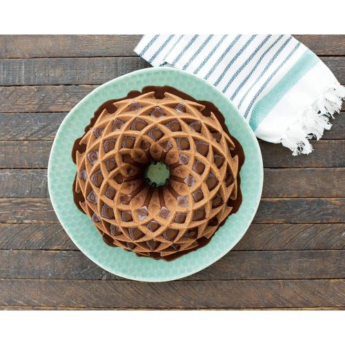  Nordic Ware 0011172883377 Jubilee Bundt Pan, Metallic, One Size: Nordic Ware Jubilee Bundt Pan: Kitchen & Dining