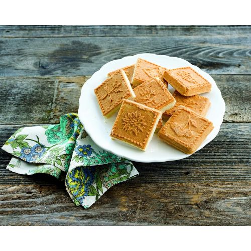  Nordic Ware English Shortbread Pan, 9x9 Inches, Non-stick: Novelty Cake Pans: Kitchen & Dining