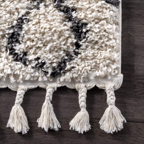  NuLOOM nuLOOM Nieves Moroccan Diamond Shag Rug, 5 3 x 7 7, Off White