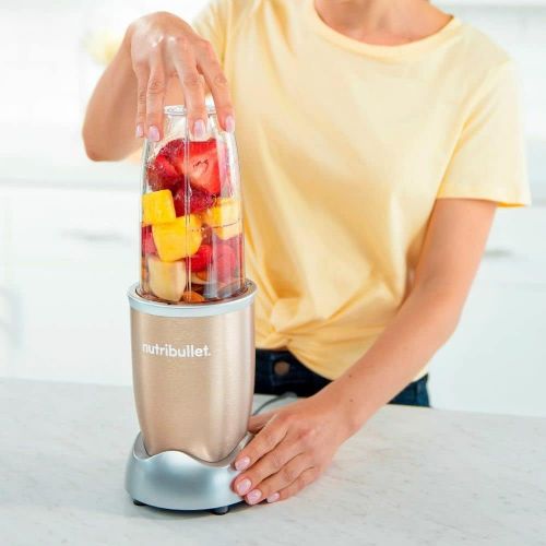  NutriBullet Pro - High-Speed Blender/Mixer System with Hardcover Recipe Book Included (900 Watts) (Renewed)