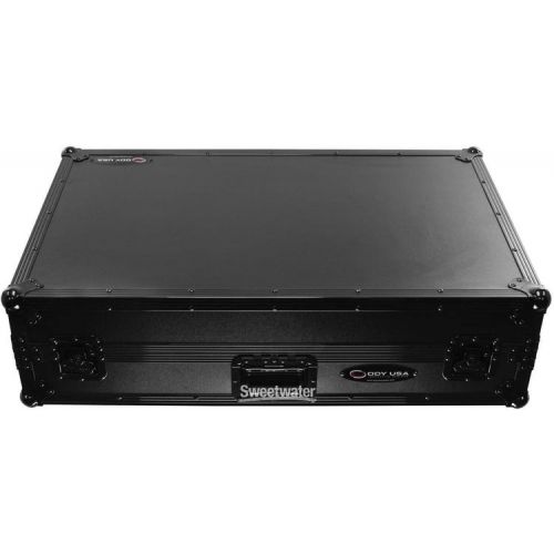  Odyssey XDJ-XZ Black Label Glide Style Flight Case with Wheels