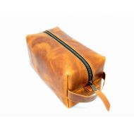 OleksynPrannyk Hanging Toiletry Bag for Women, Travel Kit for Men - Portable Genuine Leather Mens Dopp Kit for Shaving and Grooming Supplies Cosmetic Organizer Zippered Bathroom Pouch Case (Natur