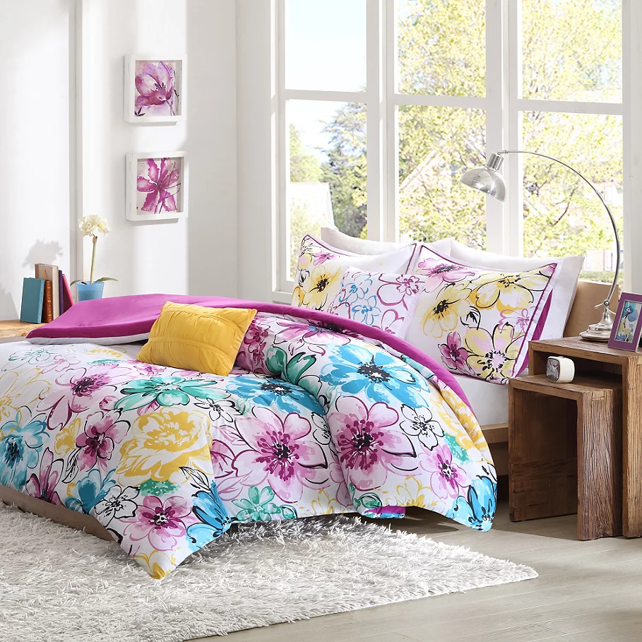 Olivia Reversible Comforter Set in Fuchsia