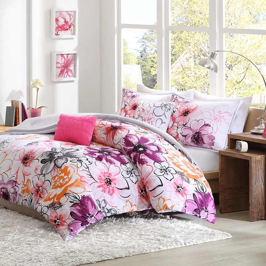 Olivia Reversible Comforter Set in Pink