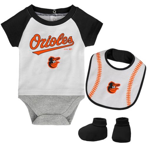  Outerstuff Newborn Baltimore Orioles White Baseball Kid Bodysuit, Bib & Booties Set