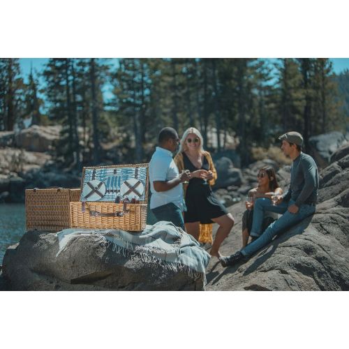  PICNIC TIME Belmont Wicker Picnic Basket with Deluxe Service for Four, Navy/White Stripe