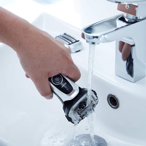 파나소닉 Panasonic Arc5 Electric Razor, Mens 5-Blade Cordless with Shave Sensor Technology and WetDry Convenience, ES-LV65-S