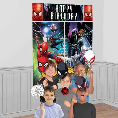 PartyCity Spider-Man Webbed Wonder Scene Setter with Photo Props