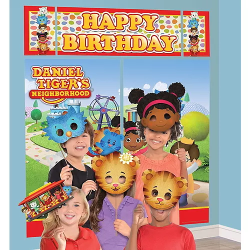 PartyCity Daniel Tiger Scene Setter with Photo Booth Props